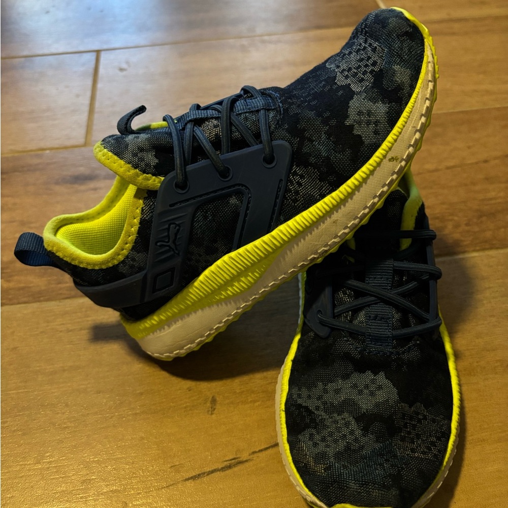 Boys Puma sneaker navy blue yellow size 12